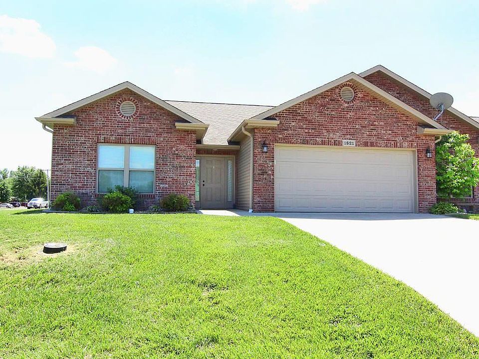 1st image of 1823 Lewis Dr