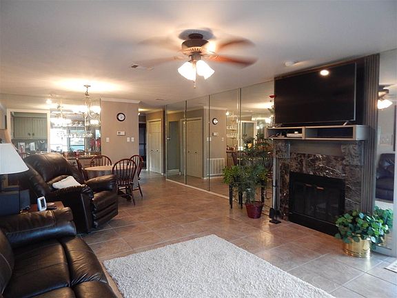 5th image of 310 Kleinshore #3-C