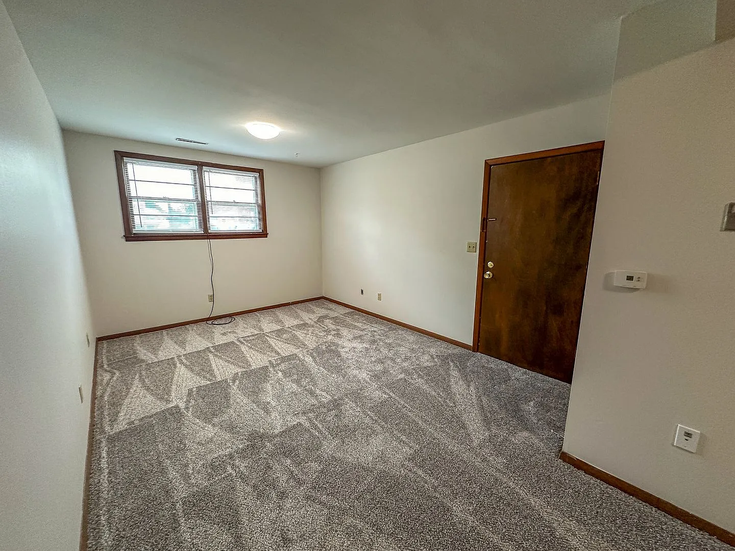 218 Hyland — Photo 4
