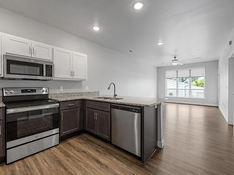 255 Robins Rd — Photo 12