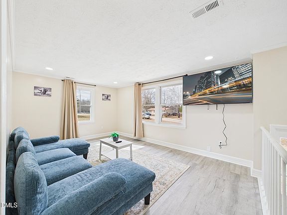 4th image of 72 Edgemont Ave