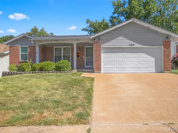 929 Peace Haven Dr, Saint Louis, MO 63125