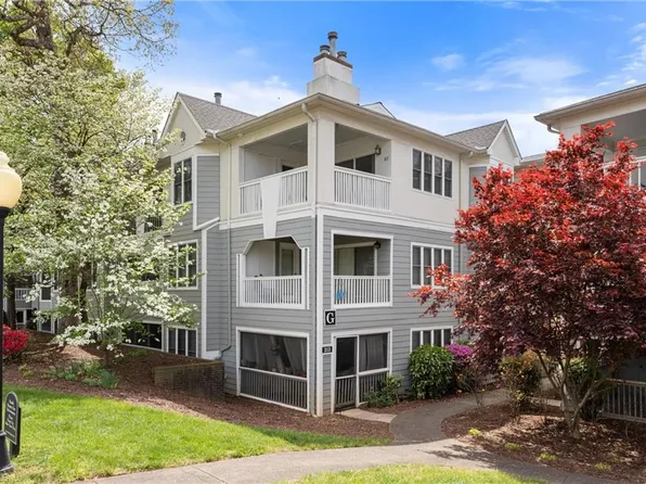 217 Oakwood Ct, Winston Salem, NC 27103