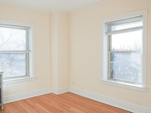 5th image of 2854 W Eastwood Ave #3