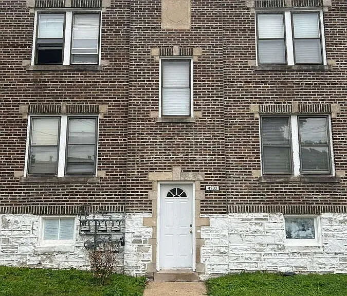 4202 California Ave #2S — Photo 1