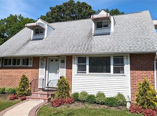 31 Marvin Ln, Commack, NY 11725
