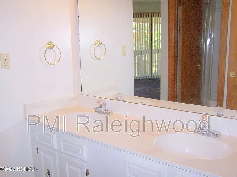 220 Foxkroft Dr — Photo 19