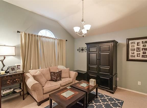 4th image of 3255 Guadaloupe