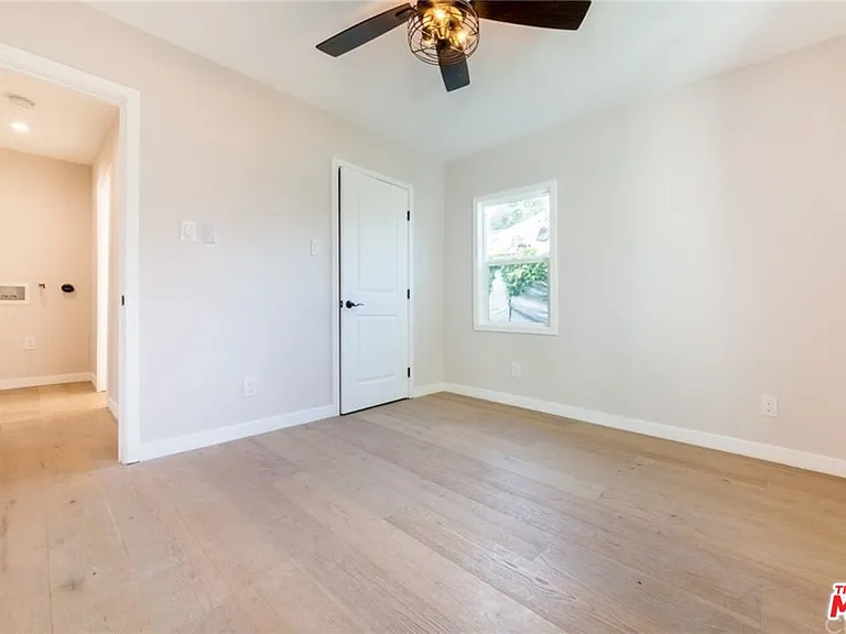 1435 W 71st St — Photo 14