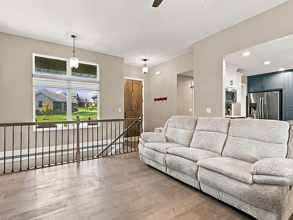 5th image of 1163 E Headley Street