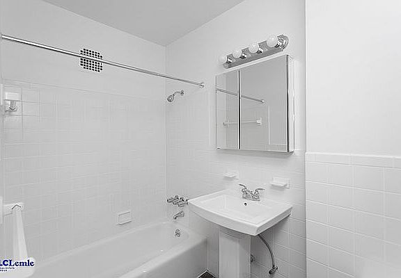 5th image of 1592 2nd Ave APT 4D