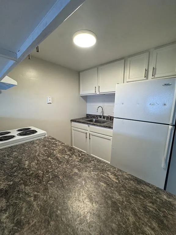911 Rogers Pl — Photo 1