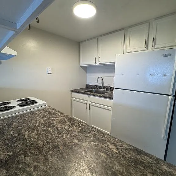 911 Rogers Pl — Photo 1