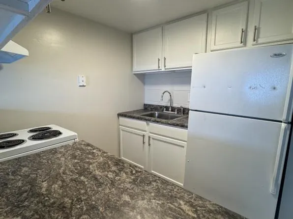 911 Rogers Pl, Cincinnati, OH 45206
