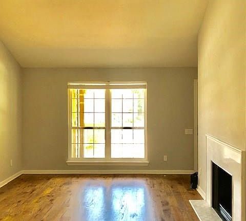 4th image of 1860 White Oak Dr APT 390