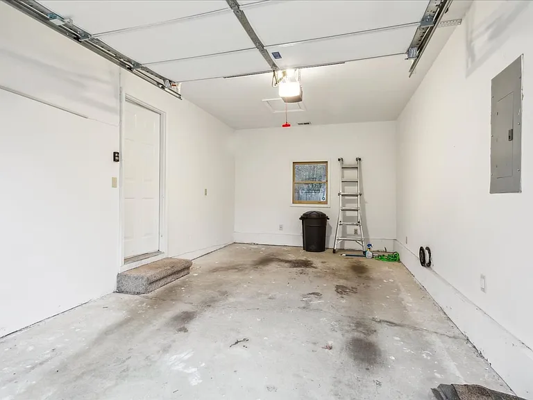215 Old Bridge Ct — Photo 30
