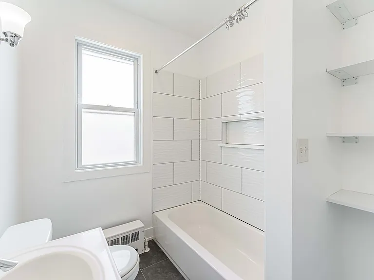 2125 Wesley Ave — Photo 11