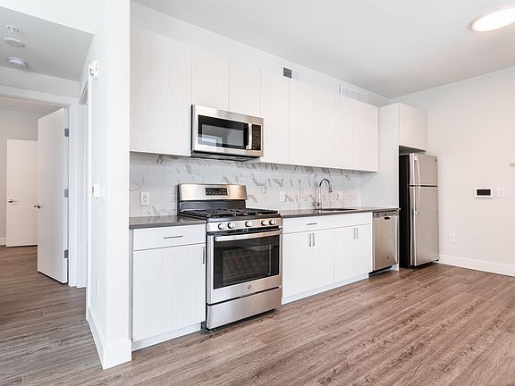 2nd image of 475 William St #502