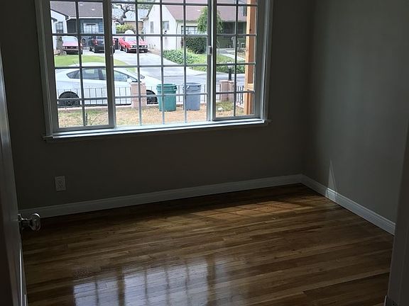 4th image of 8338 Clarinda Ave
