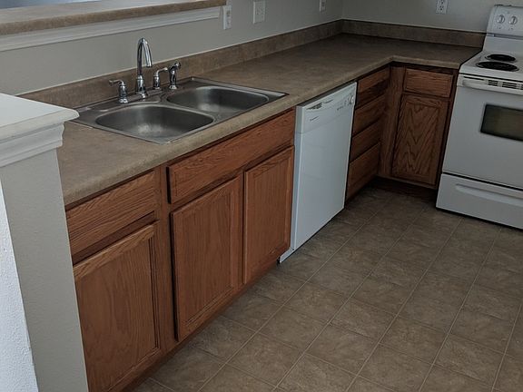 3rd image of 2300 Westridge Dr