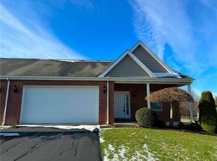 9 Manor Dr, Grove City, PA