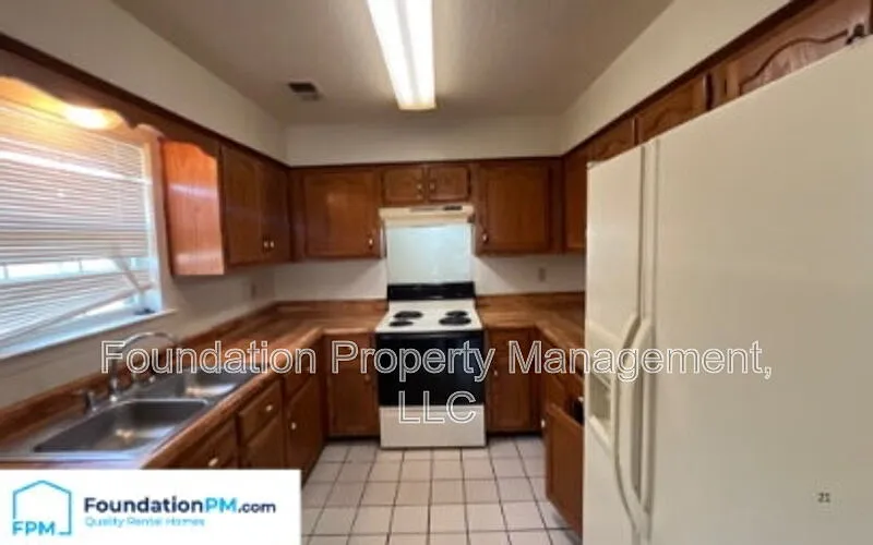3 bed, 1.5 bath, 1200 sqft, $1,150 — Photo 4