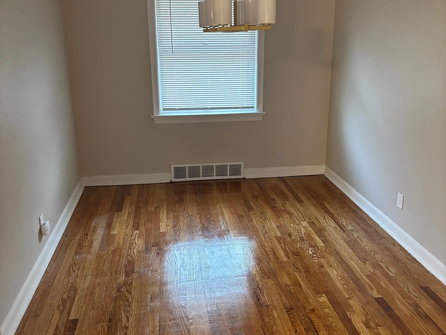 2 bed, 950 sqft, $1,200 — Photo 3