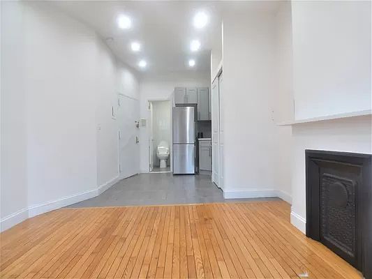 4th image of 1733 2nd Ave #4