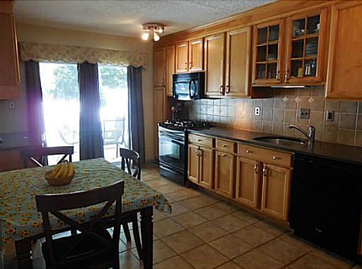 Totally Remodeled Eat-in-Kitchen