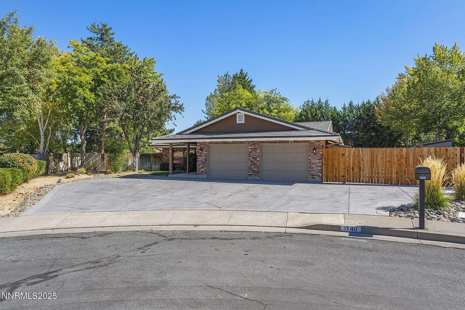 1740 McNevin Ct photo 1