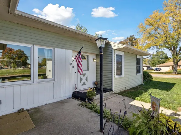 833 N Oakhill Ave, Janesville, WI 53548