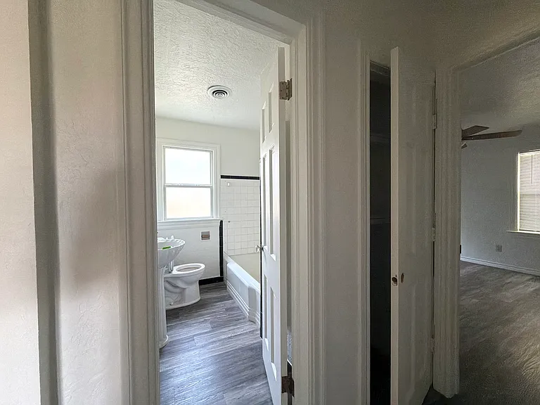 1910 NW Kinyon Ave — Photo 5