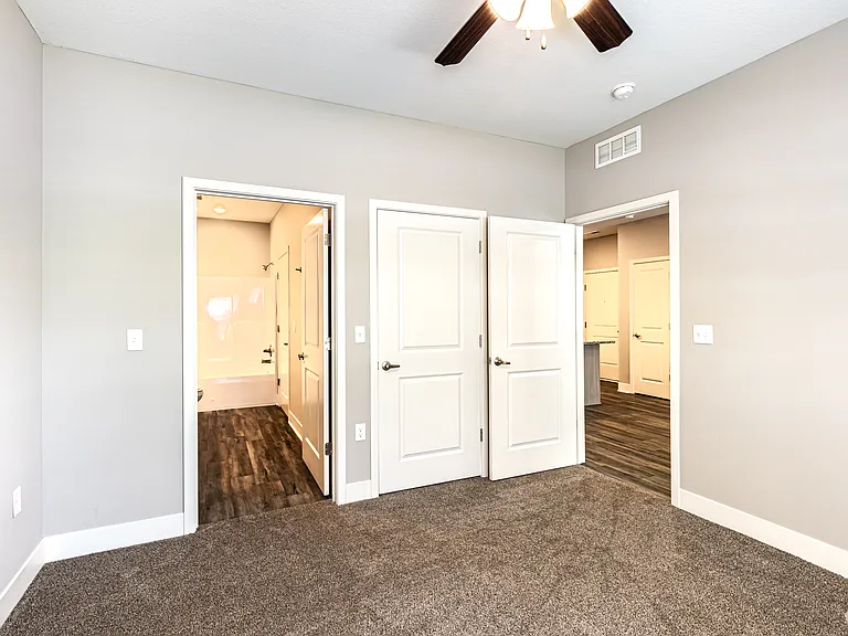 Brighton Crossing Apartments — Photo 34