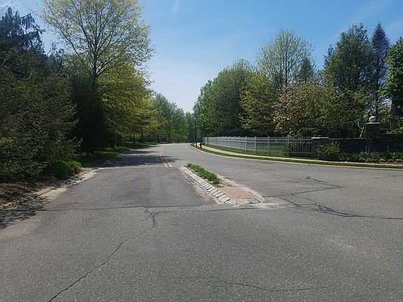 5th image of 16 Chelsea Dr