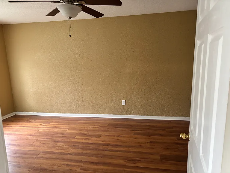 1215 W Russell Pl #REAR COTTAGE — Photo 9