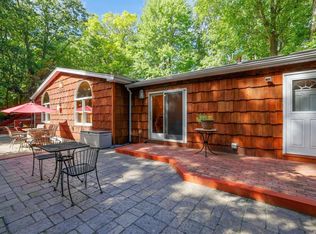568 Bread And Cheese Hollow Rd, Northport, NY 11768