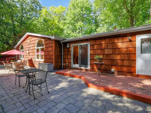 568 Bread And Cheese Hollow Road, Fort Salonga, NY 11768