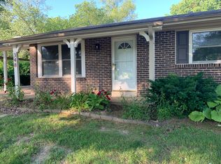 348 Woodbridge Dr, Saint Charles, MO