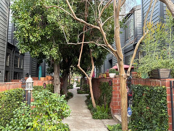 3rd image of 5715 Topanga Canyon Blvd APT 2