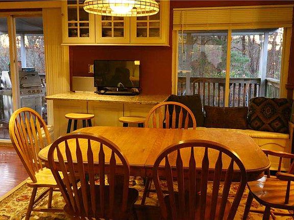4th image of 26 Windermere Dr