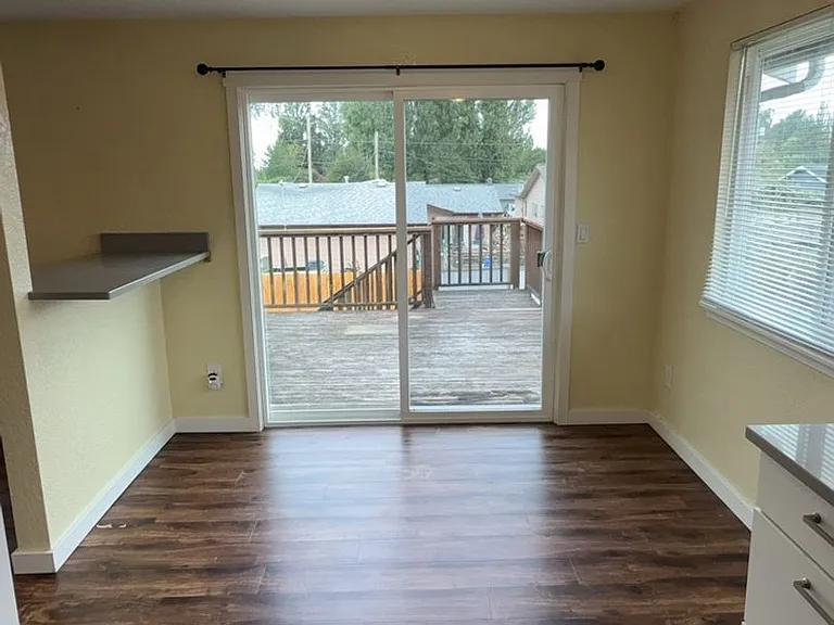 2701 Saint Clair St — Photo 6