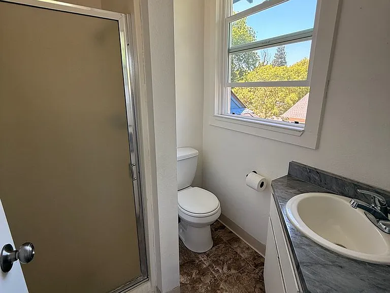 215 Semple St — Photo 22
