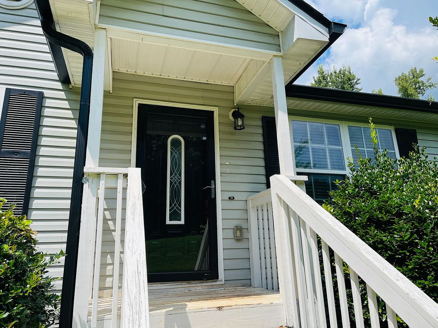WOW! Newly renovated 4 bedroom, 3 bathroom home in Newnan! Must See — Photo 4