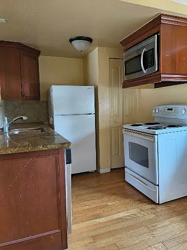 Studio, 300 sqft, $825 — Photo 1