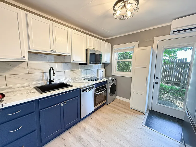4936 University Ln — Photo 1