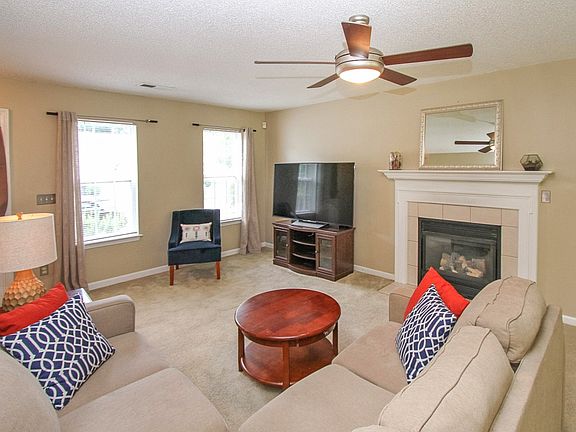 3rd image of 1410 Hollythorn Dr
