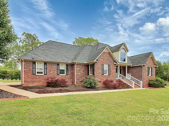 2nd image of 4128 Rollingwood Cir