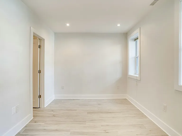 727 Quebec Pl NW #B — Photo 3