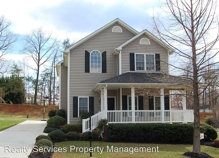2nd image of 211 Wyndhurst Dr