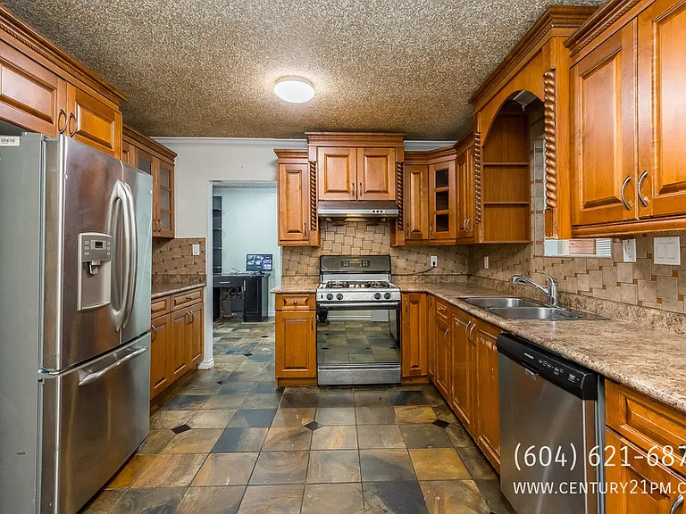 2088 Majestic Cres #UPPER — Photo 7